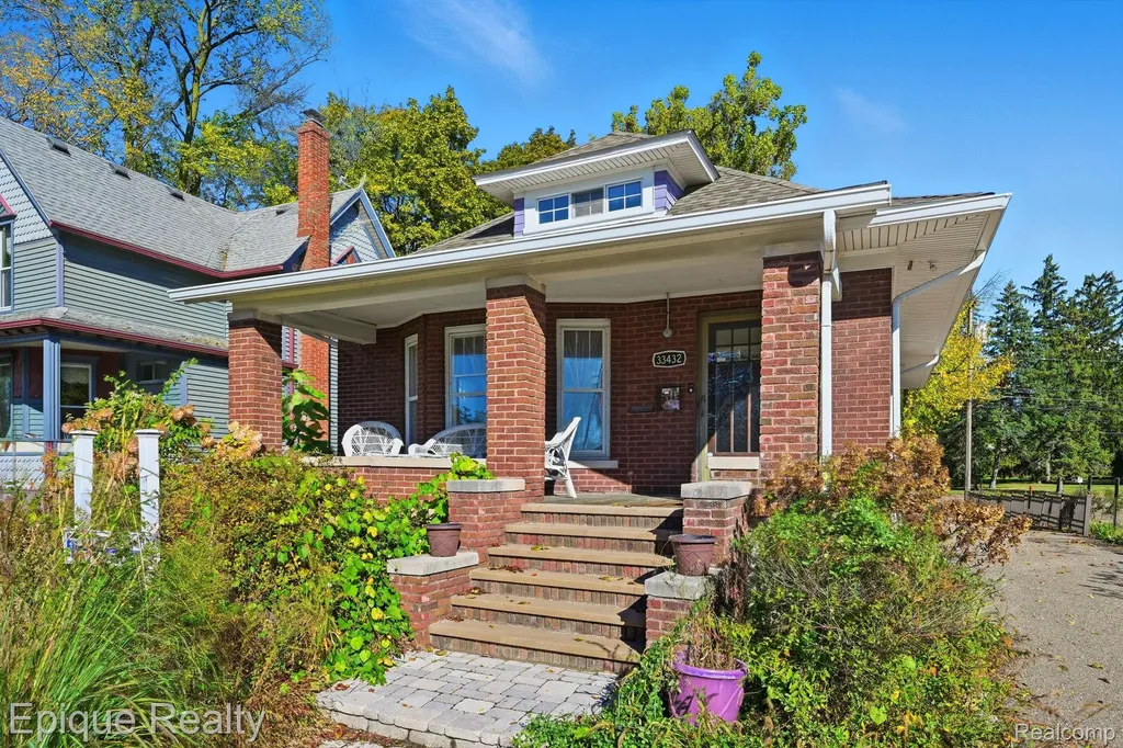 33432 Oakland Street Farmington City MI 48335