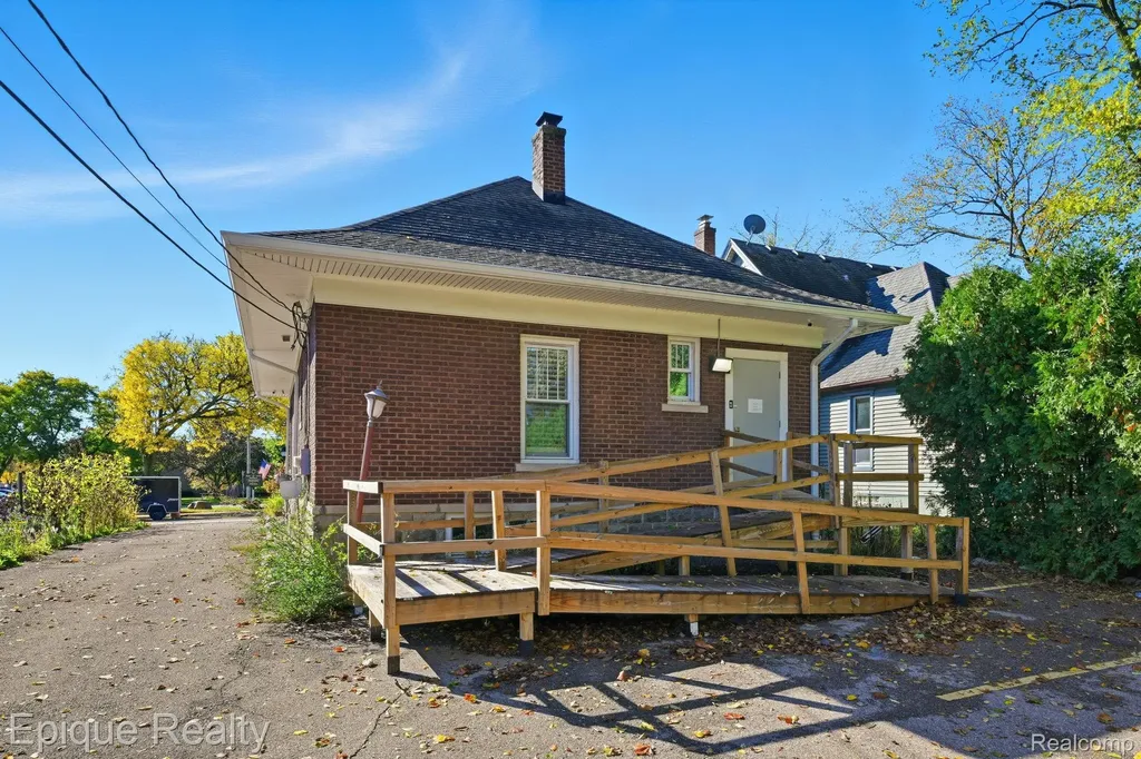 33432 Oakland Street Farmington City MI 48335