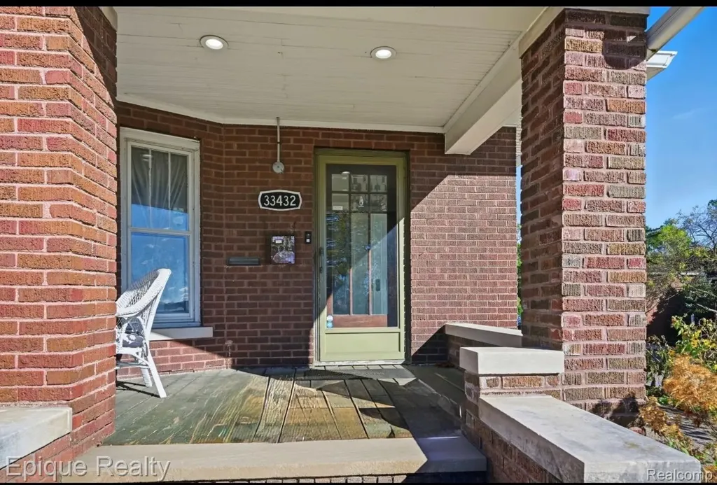 33432 Oakland Street Farmington City MI 48335
