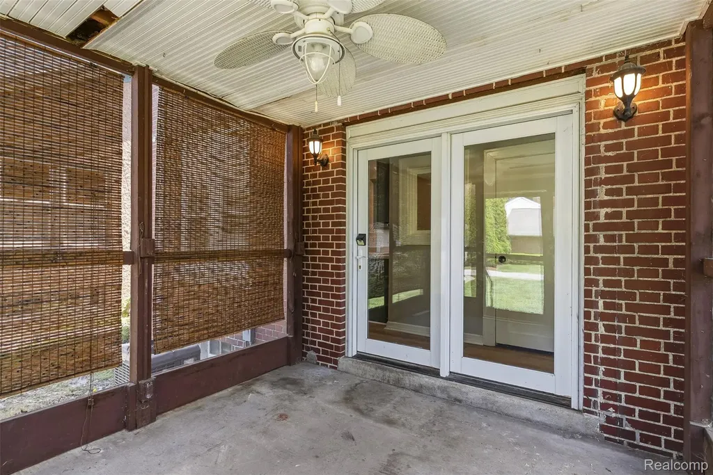 806 W Oliver Street Owosso City MI 48867