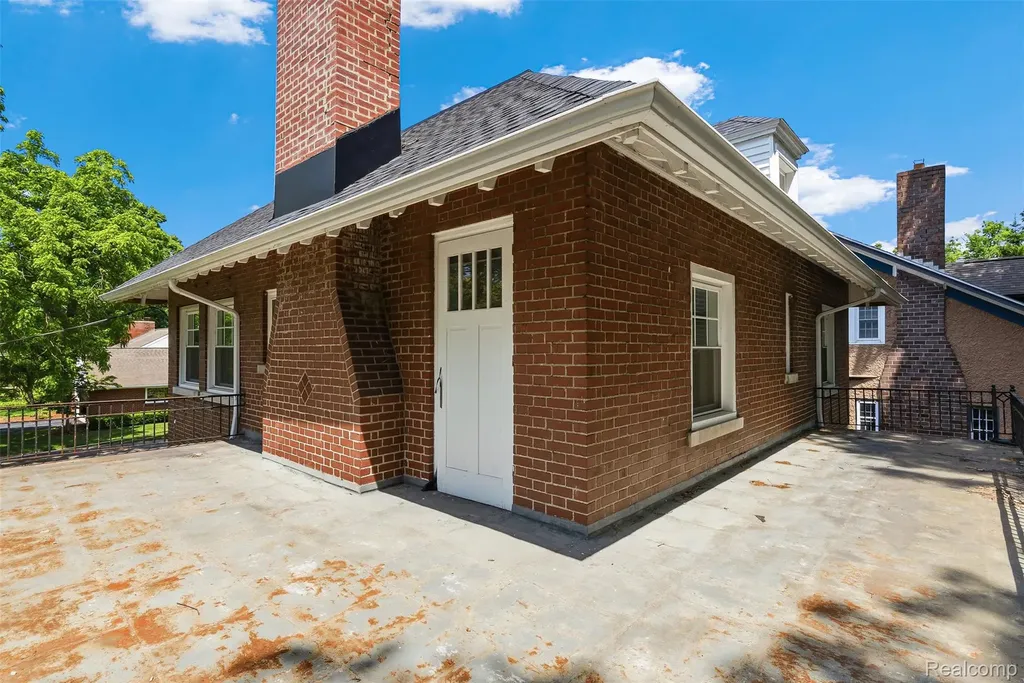 806 W Oliver Street Owosso City MI 48867