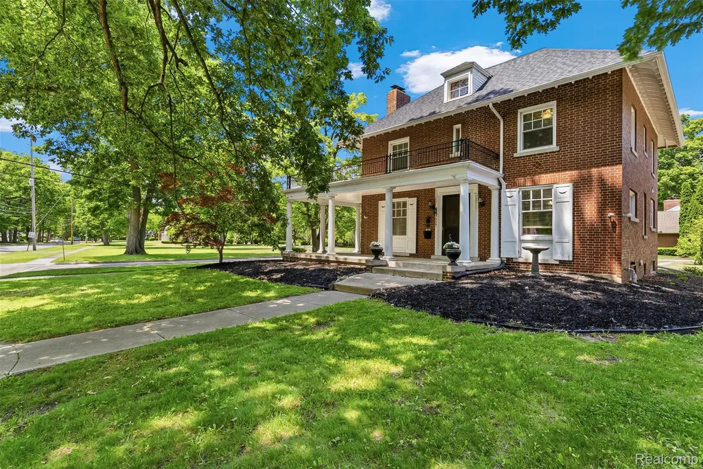 806 W Oliver Street Owosso City MI 48867
