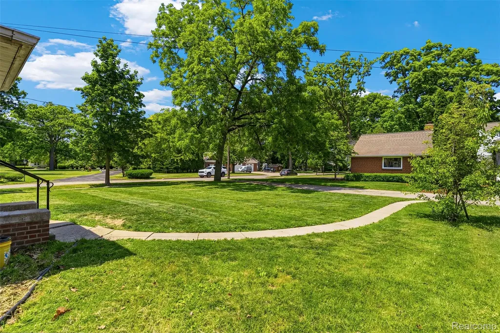 806 W Oliver Street Owosso City MI 48867
