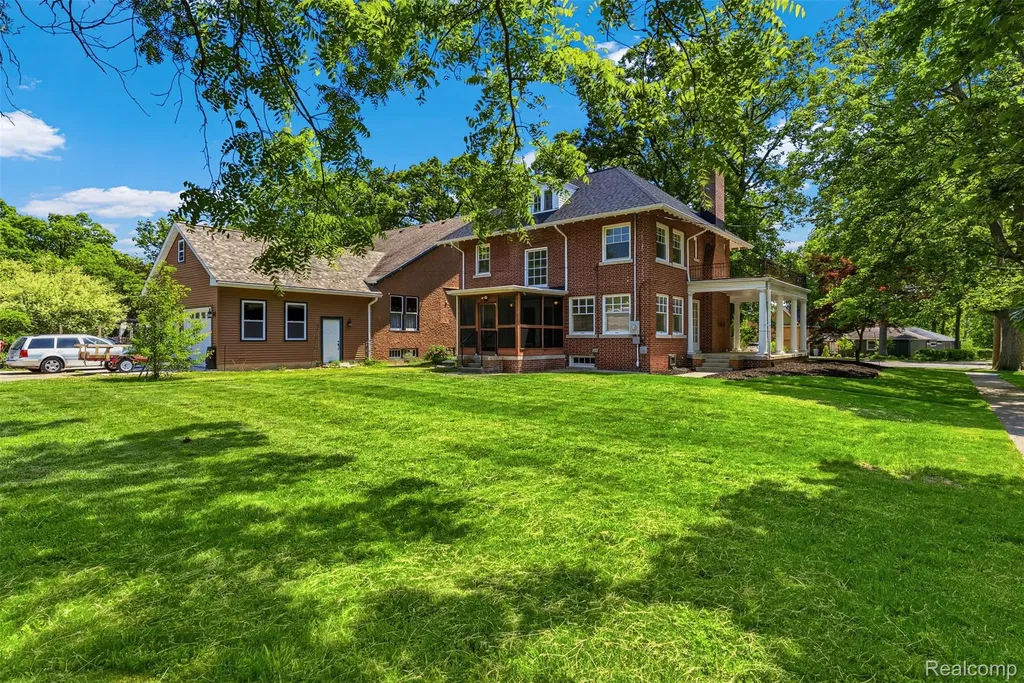 806 W Oliver Street Owosso City MI 48867
