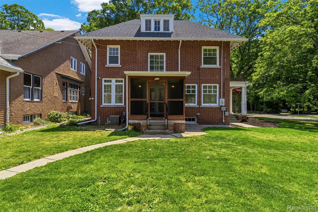 806 W Oliver Street Owosso City MI 48867