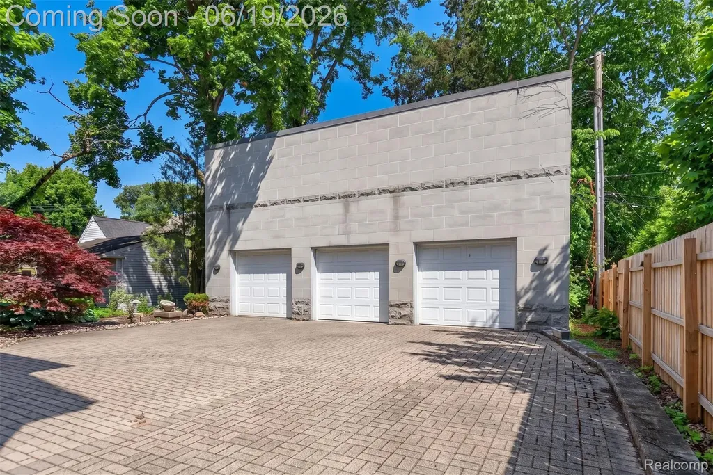 750 Hazelwood Street Birmingham City MI 48009