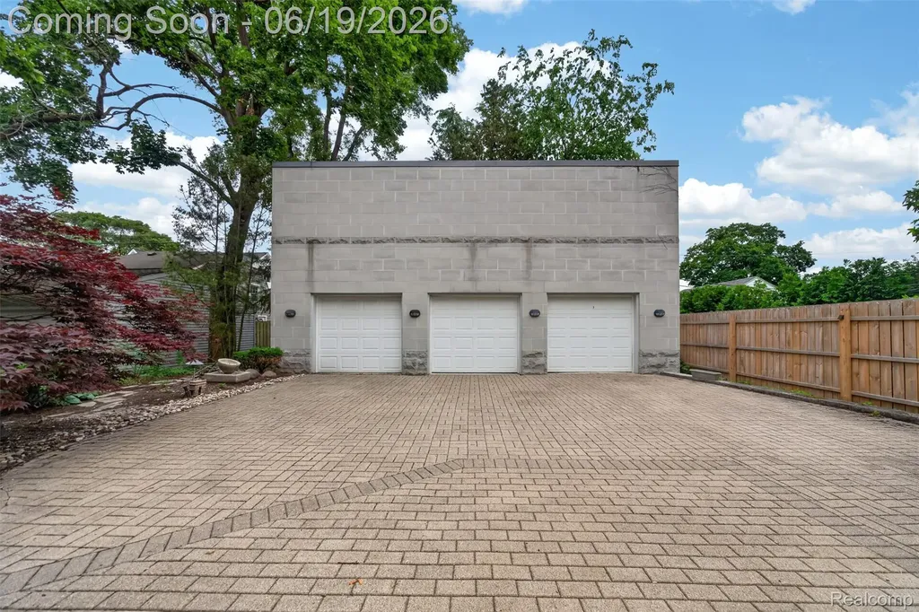 750 Hazelwood Street Birmingham City MI 48009