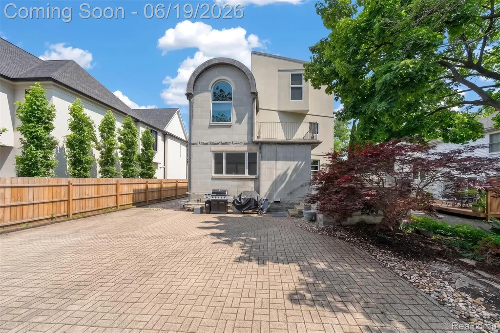 750 Hazelwood Street Birmingham City MI 48009