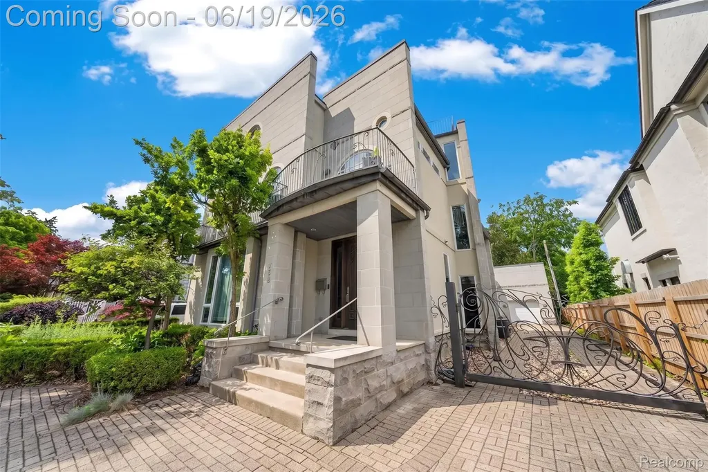 750 Hazelwood Street Birmingham City MI 48009