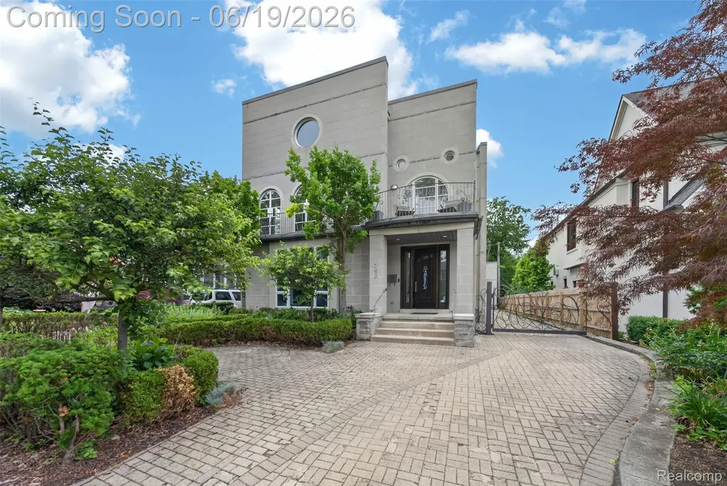 750 Hazelwood Street Birmingham City MI 48009