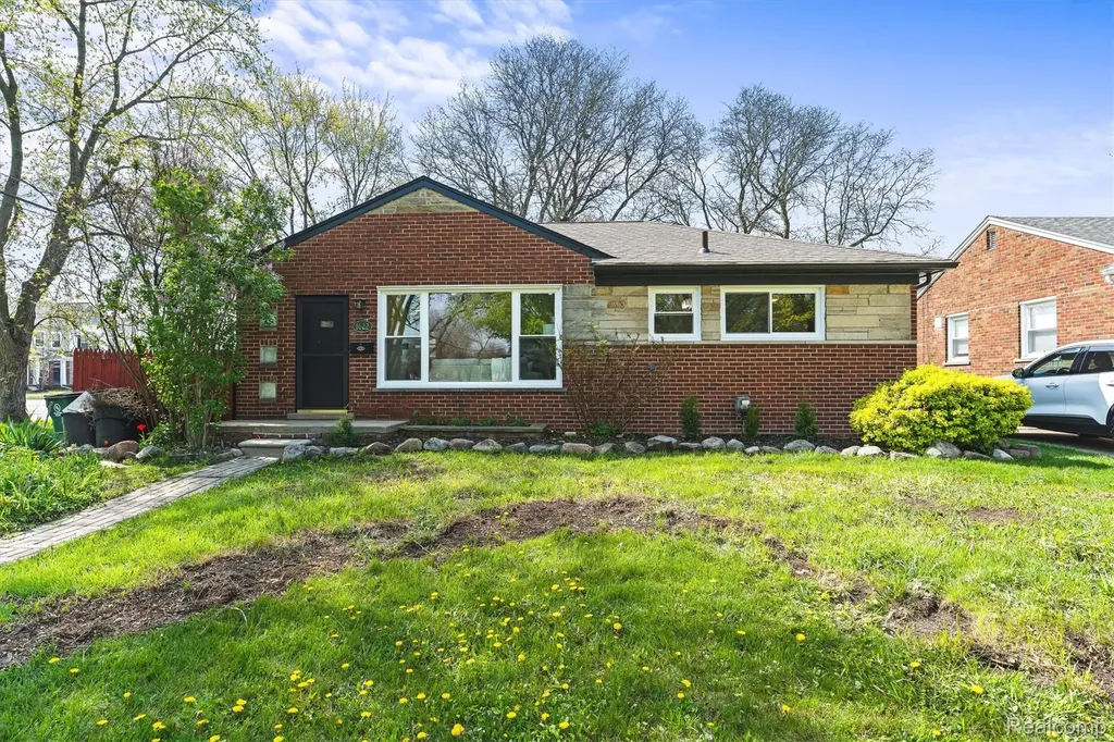 1622 Huron Avenue Royal Oak City MI 48073