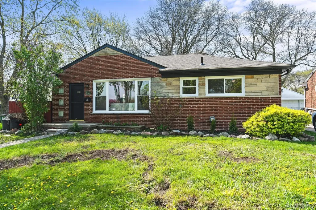 1622 Huron Avenue Royal Oak City MI 48073