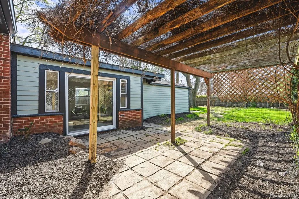 1622 Huron Avenue Royal Oak City MI 48073