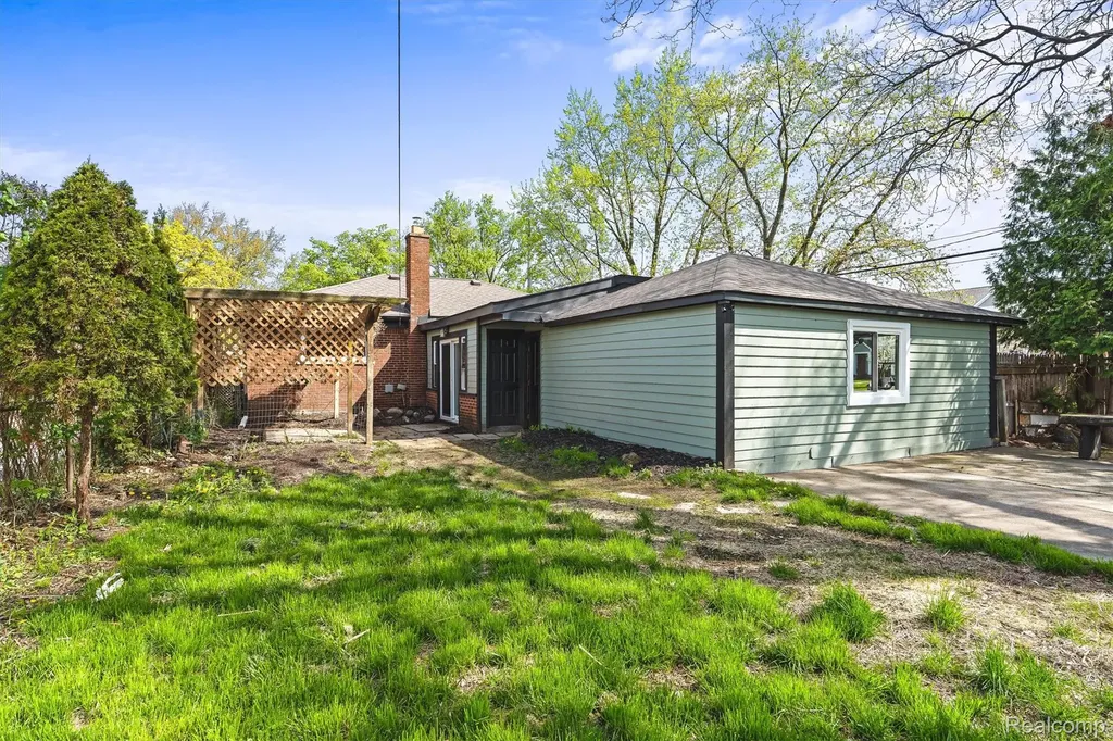 1622 Huron Avenue Royal Oak City MI 48073
