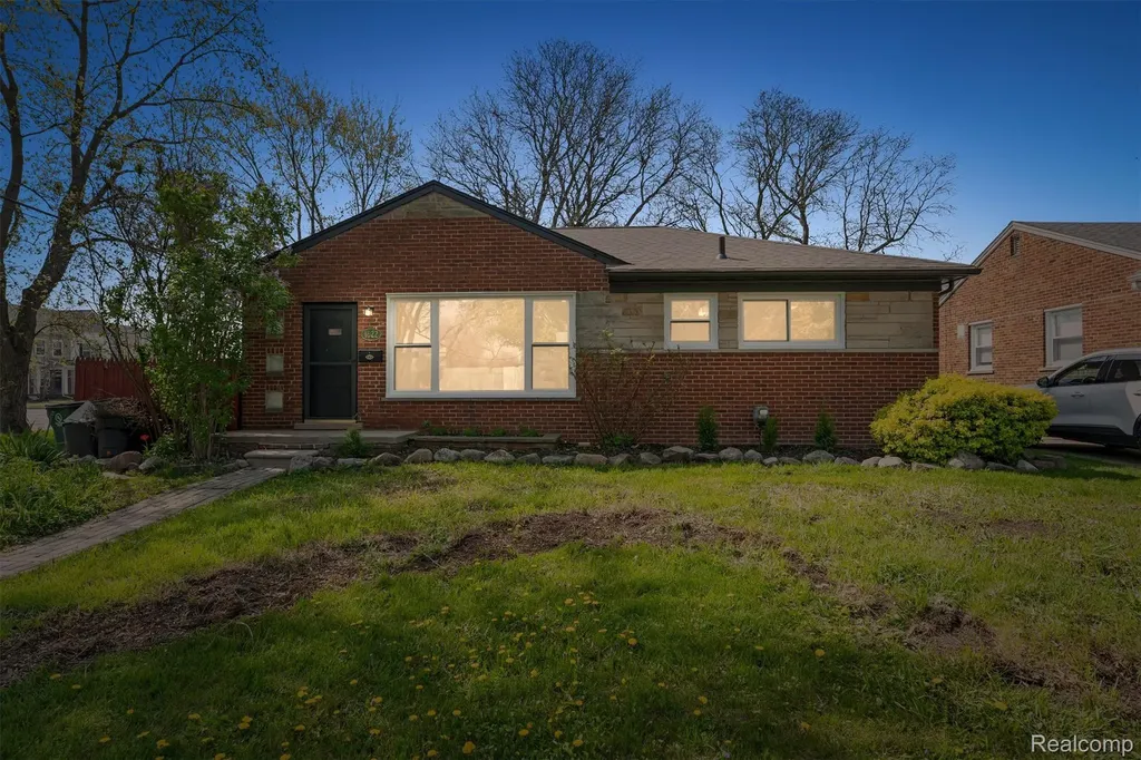 1622 Huron Avenue Royal Oak City MI 48073