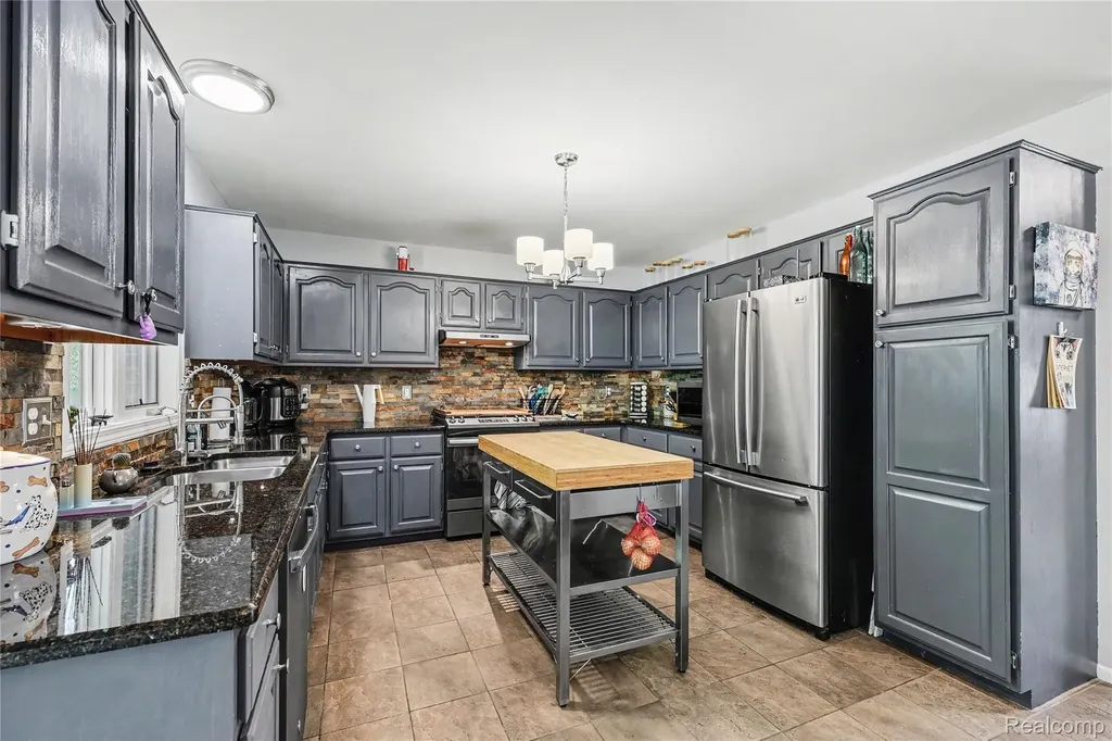 49033 Deerfield Park Macomb Township MI 48044