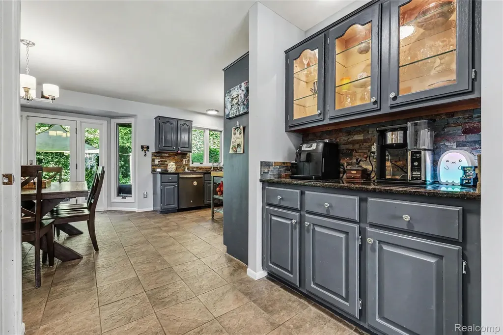 49033 Deerfield Park Macomb Township MI 48044