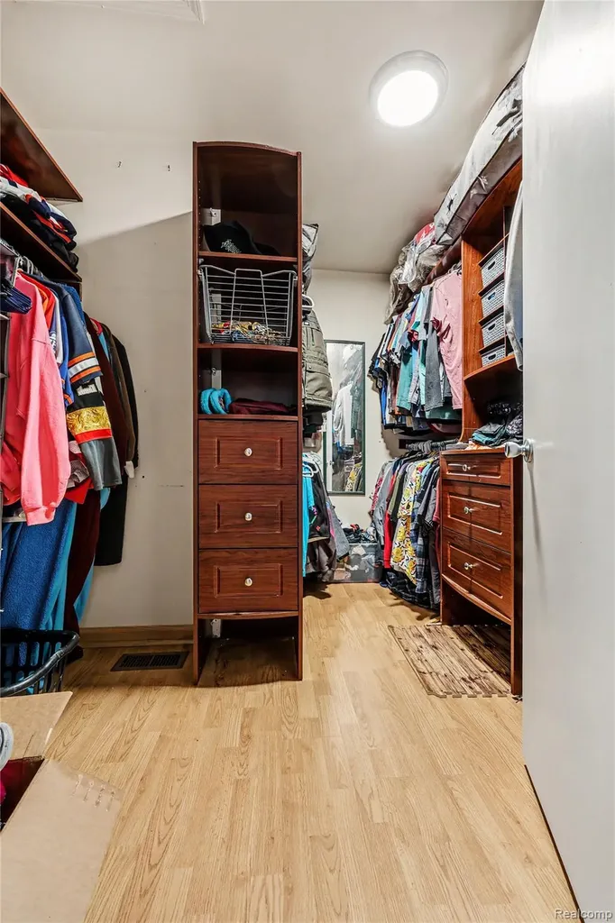 49033 Deerfield Park Macomb Township MI 48044
