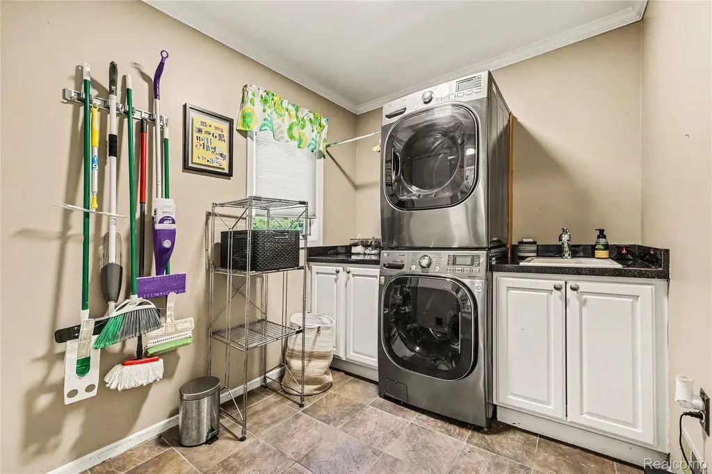 49033 Deerfield Park Macomb Township MI 48044