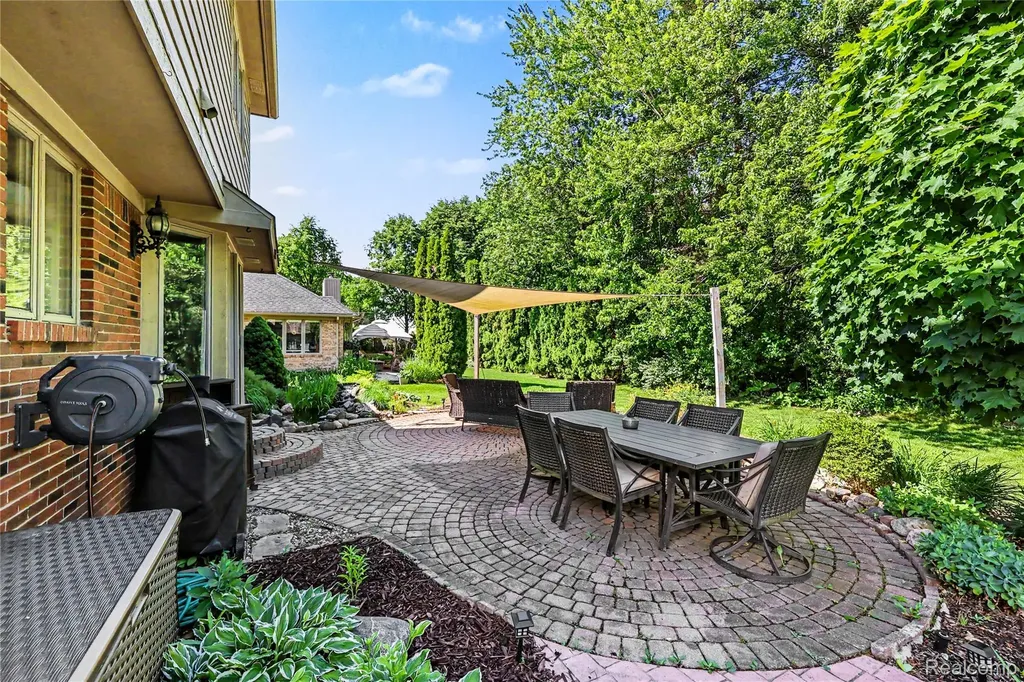 49033 Deerfield Park Macomb Township MI 48044