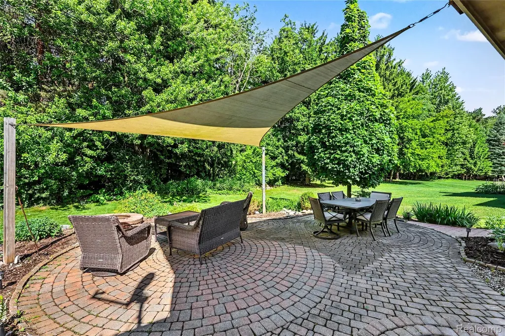 49033 Deerfield Park Macomb Township MI 48044