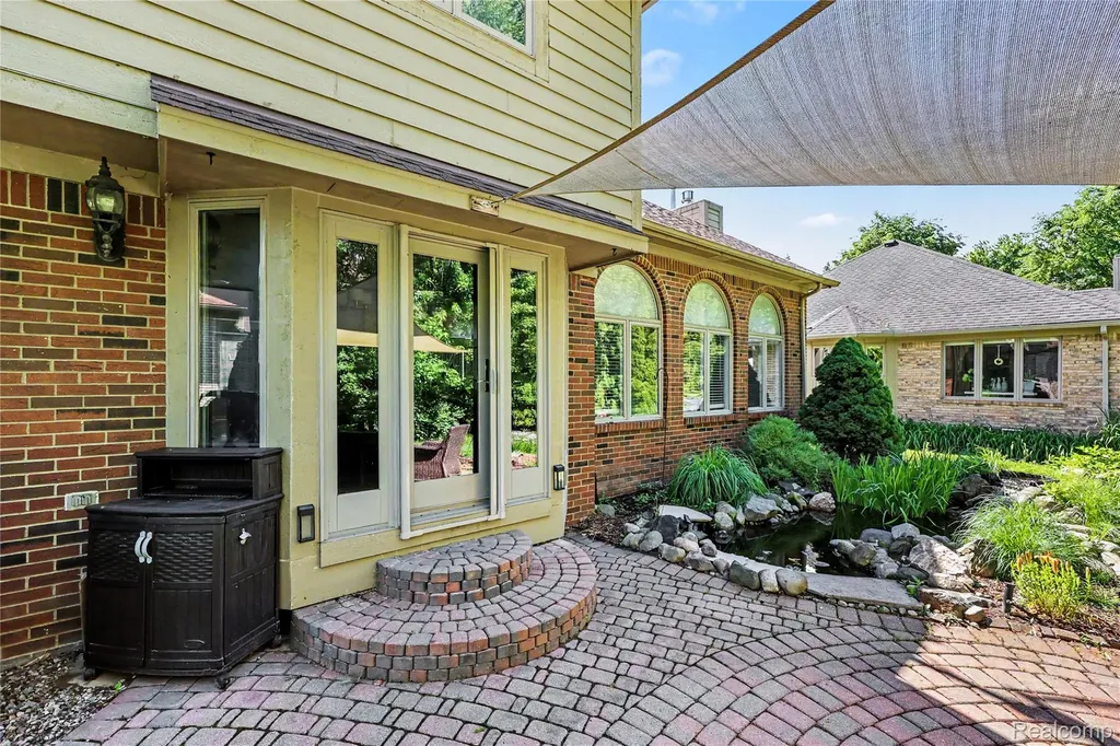 49033 Deerfield Park Macomb Township MI 48044