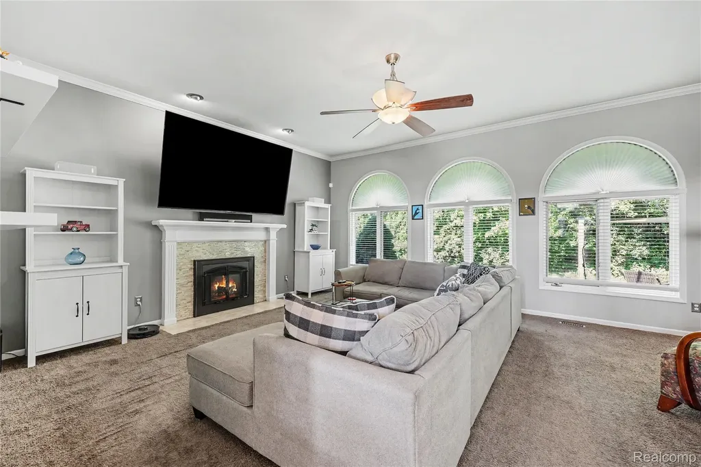 49033 Deerfield Park Macomb Township MI 48044