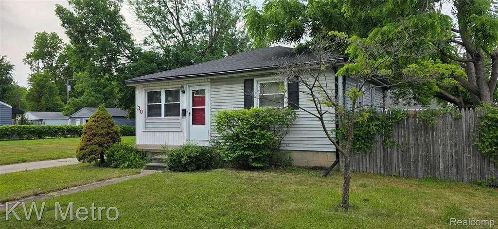 30 W Maxlow Avenue Hazel Park City MI 48030