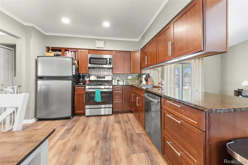 41594 Harvard Drive Sterling Heights City MI 48313