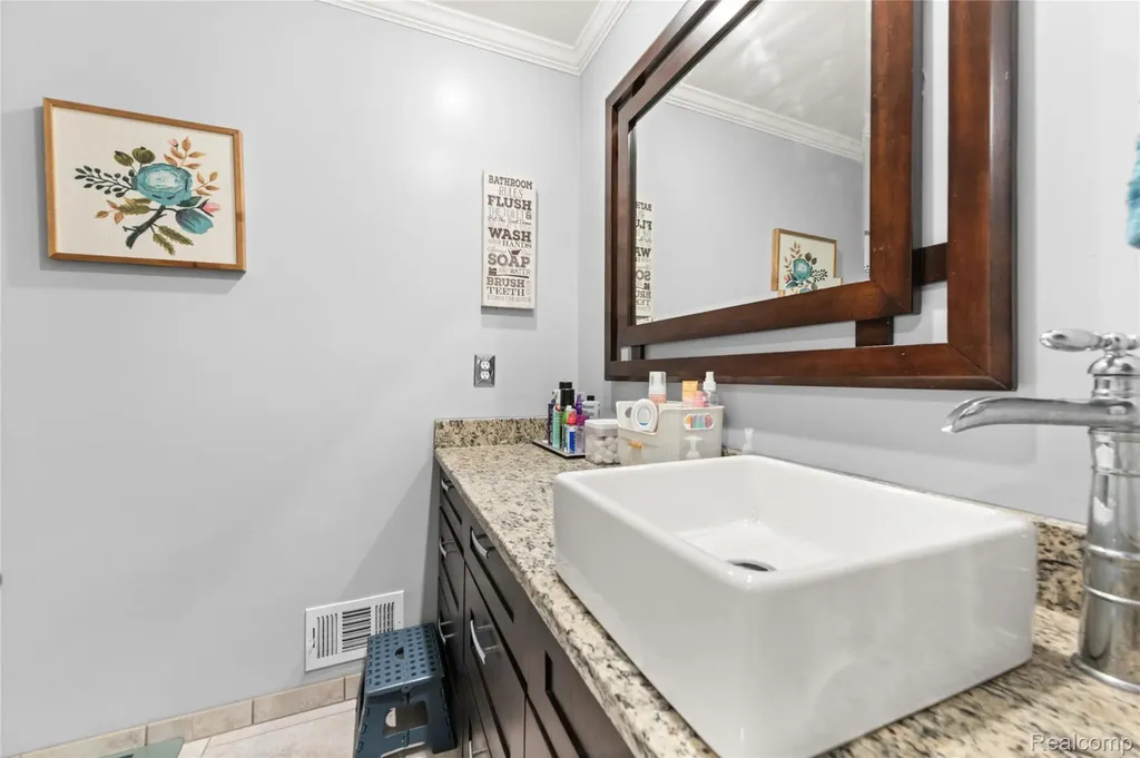 41594 Harvard Drive Sterling Heights City MI 48313