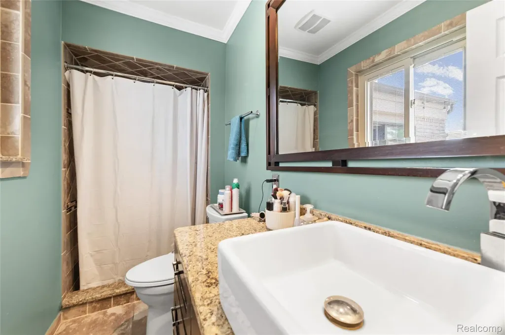41594 Harvard Drive Sterling Heights City MI 48313