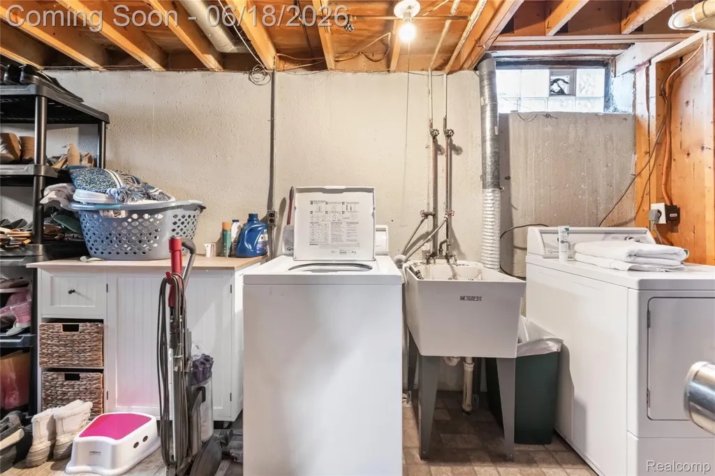 41594 Harvard Drive Sterling Heights City MI 48313