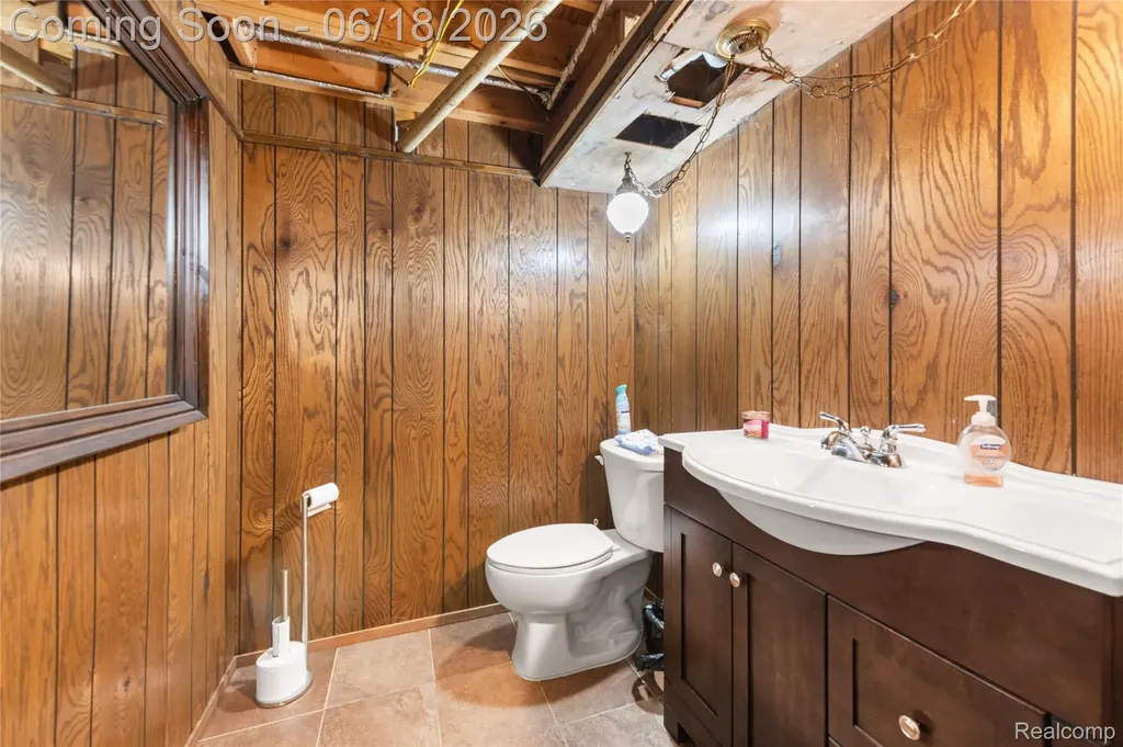 41594 Harvard Drive Sterling Heights City MI 48313
