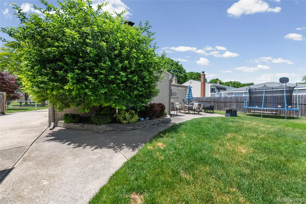 41594 Harvard Drive Sterling Heights City MI 48313