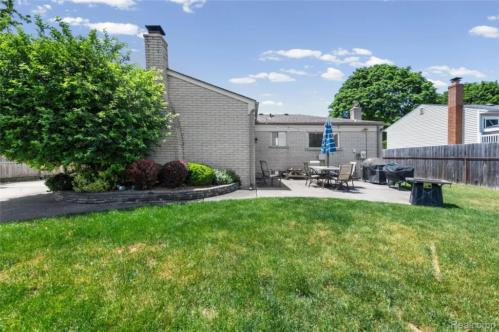 41594 Harvard Drive Sterling Heights City MI 48313