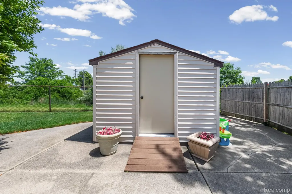 41594 Harvard Drive Sterling Heights City MI 48313