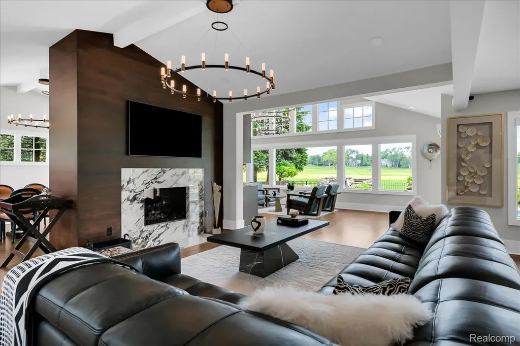 3816 W Maple Road Bloomfield Charter Township MI 48301