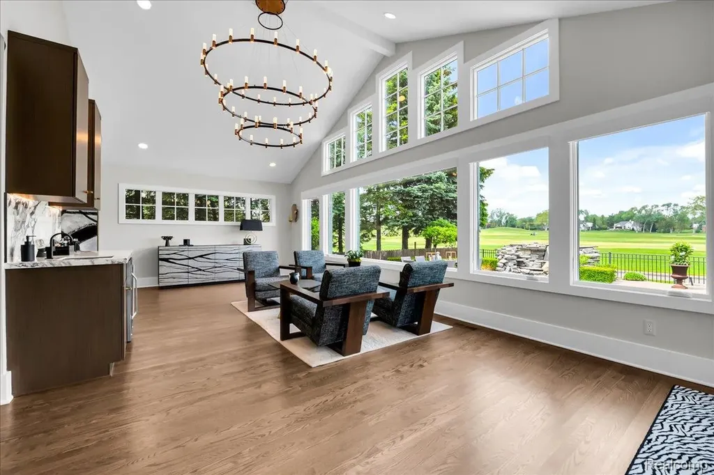 3816 W Maple Road Bloomfield Charter Township MI 48301