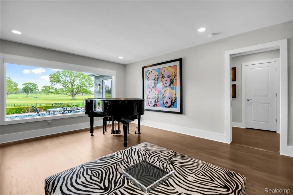 3816 W Maple Road Bloomfield Charter Township MI 48301