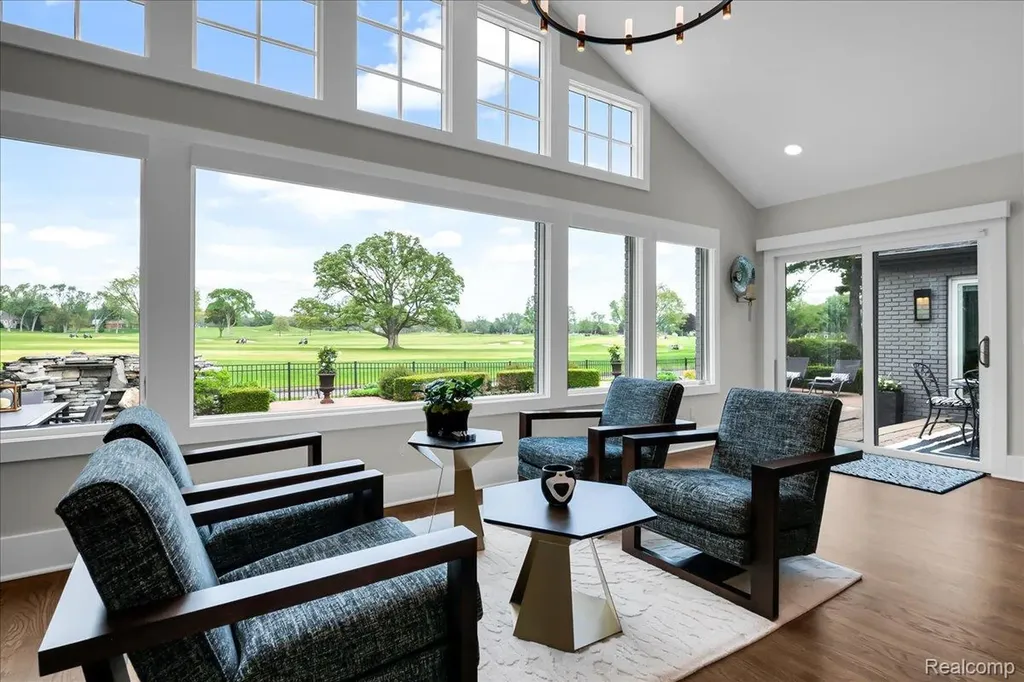 3816 W Maple Road Bloomfield Charter Township MI 48301