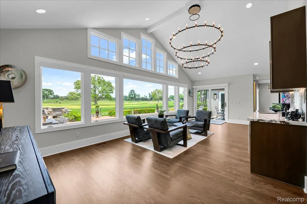3816 W Maple Road Bloomfield Charter Township MI 48301