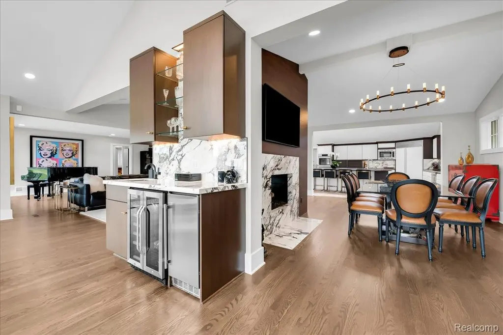 3816 W Maple Road Bloomfield Charter Township MI 48301