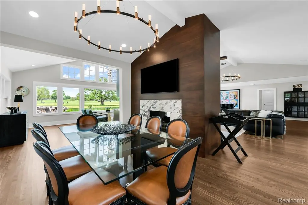 3816 W Maple Road Bloomfield Charter Township MI 48301