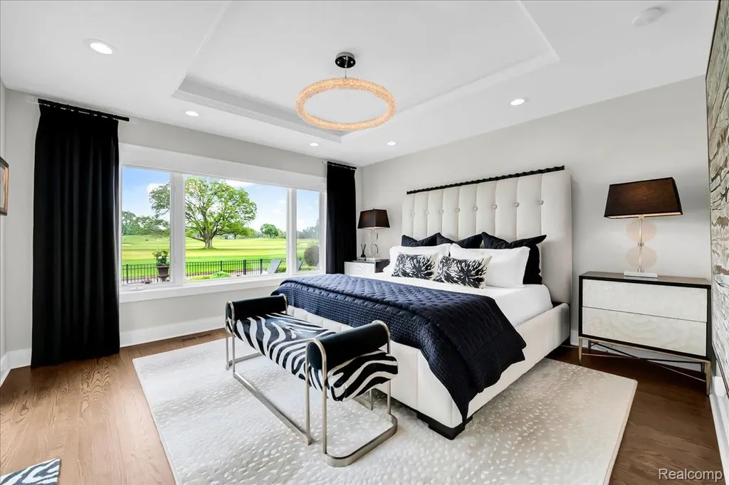 3816 W Maple Road Bloomfield Charter Township MI 48301