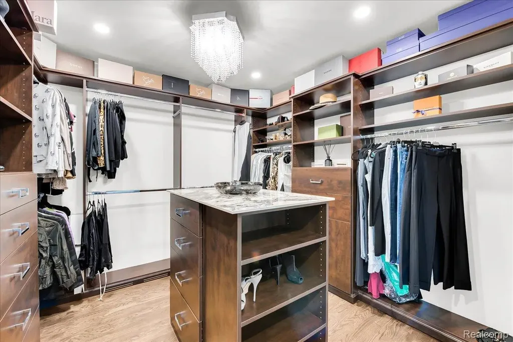 3816 W Maple Road Bloomfield Charter Township MI 48301