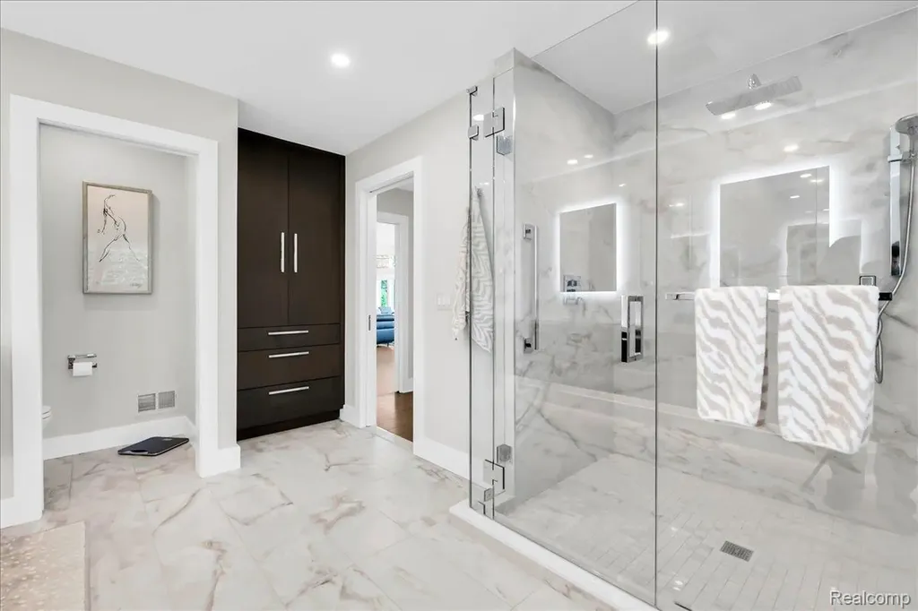 3816 W Maple Road Bloomfield Charter Township MI 48301