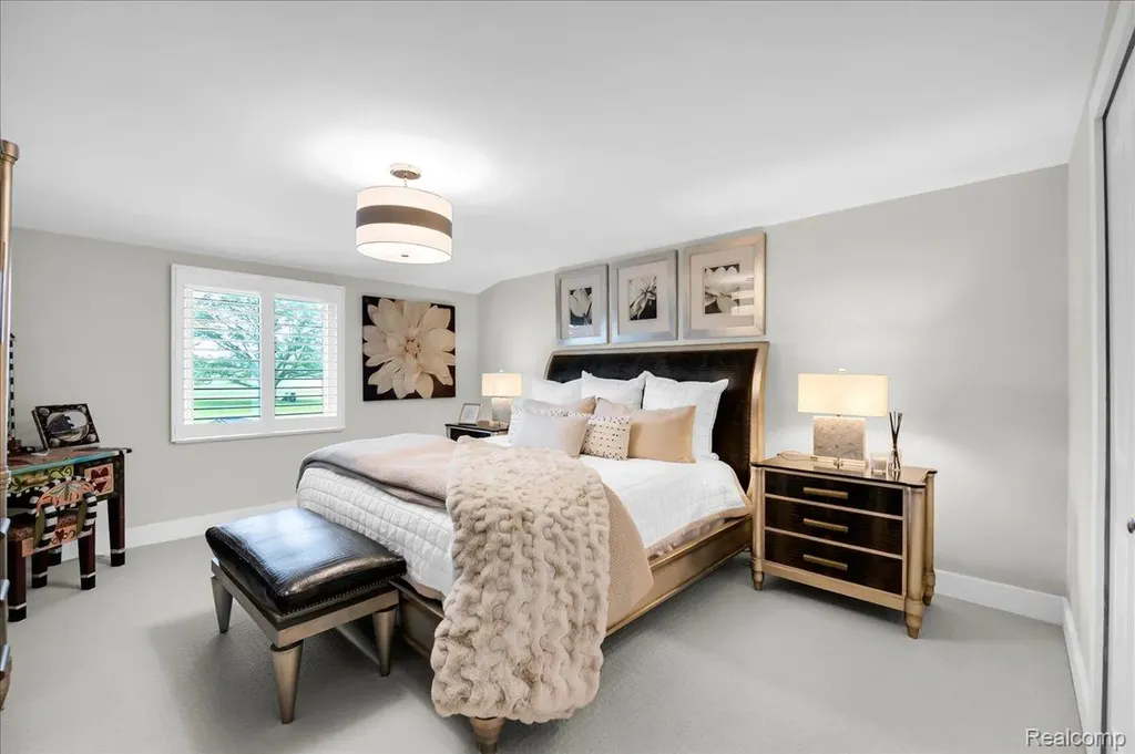 3816 W Maple Road Bloomfield Charter Township MI 48301