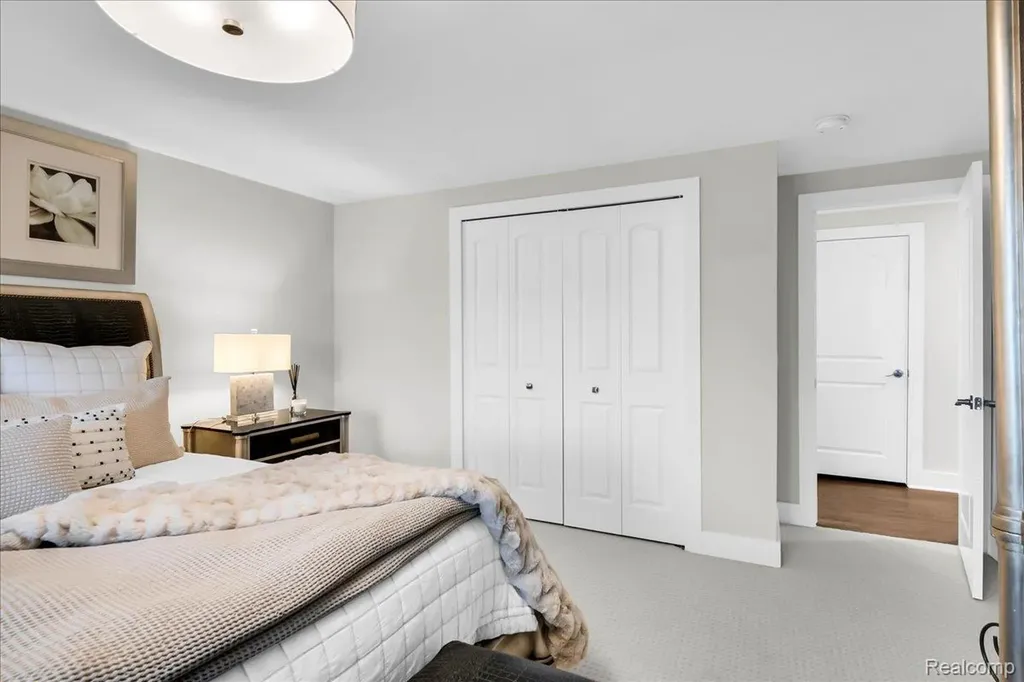 3816 W Maple Road Bloomfield Charter Township MI 48301