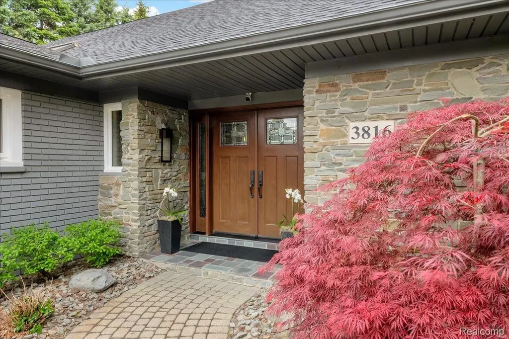 3816 W Maple Road Bloomfield Charter Township MI 48301