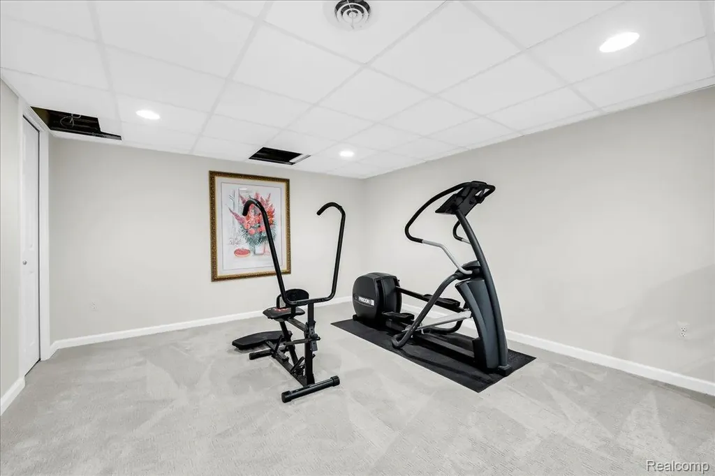 3816 W Maple Road Bloomfield Charter Township MI 48301
